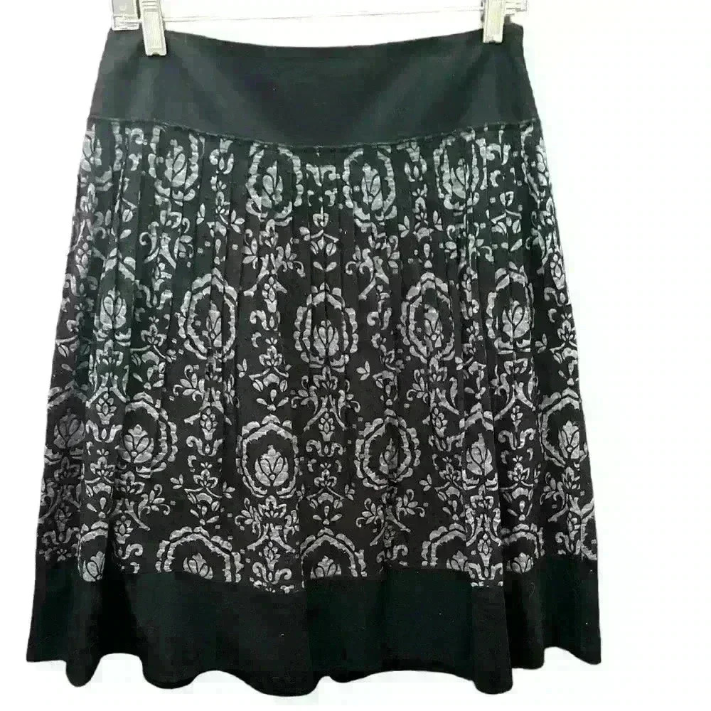 Ann Taylor Loft Cotton Jacquard Burnout Pleated Skirt. Size 2-4